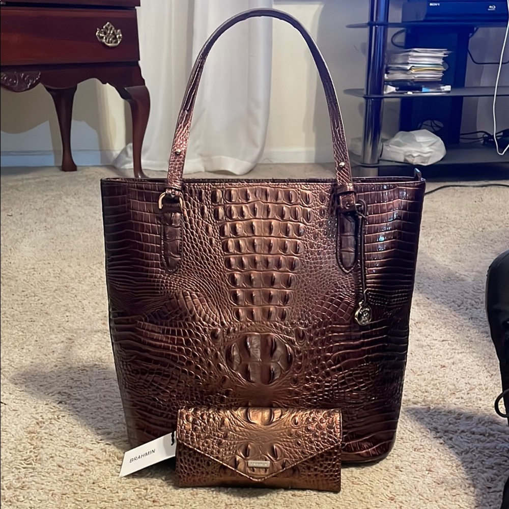 New Brahmin Brown Croc Embossed Tote and Wallet Set